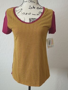 LuLaRoe XS Classic Tee Short Sleeve Scoop Neck Top in Mustard Mesh and Magenta